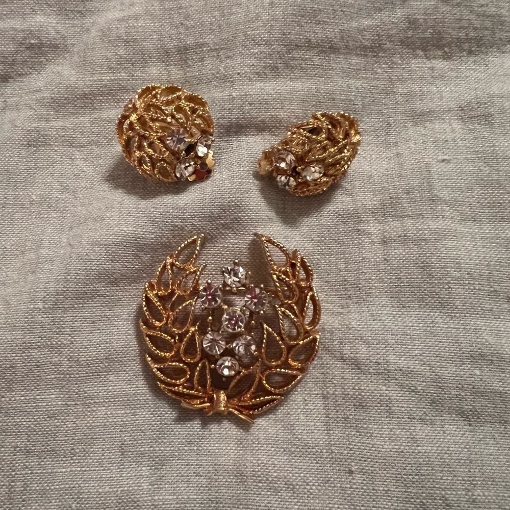 Vintage costume jewelry necklace and earrings set